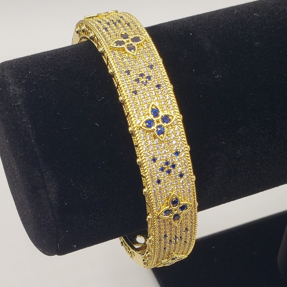 NWOT eye candy Gold Filigree Bracelet